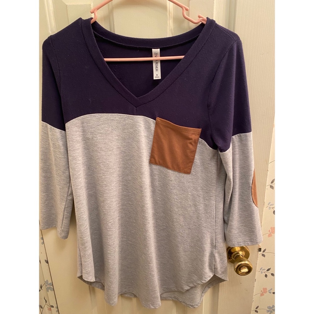 Quarter sleeve blue and grey v neck top